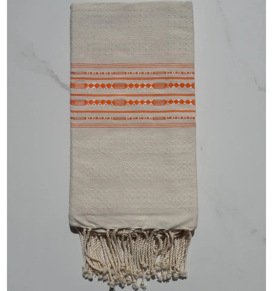 Fouta thalasso beige avec des motifs orange 