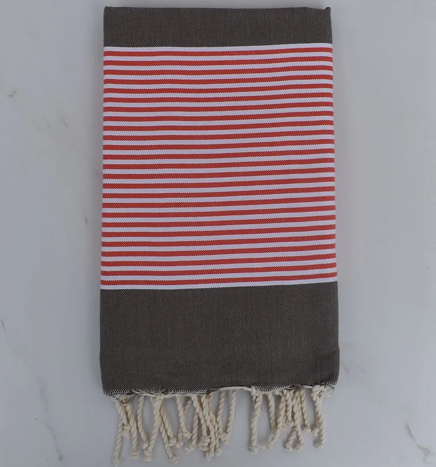 Fouta plate taupe foncé rayée rouge anglais et bleu 