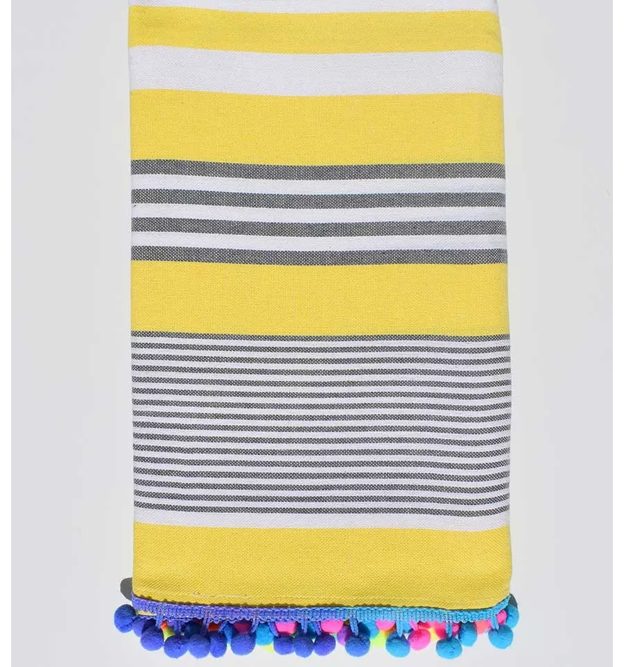 Serviette de plage jaune rayé blanc et gris  - 1